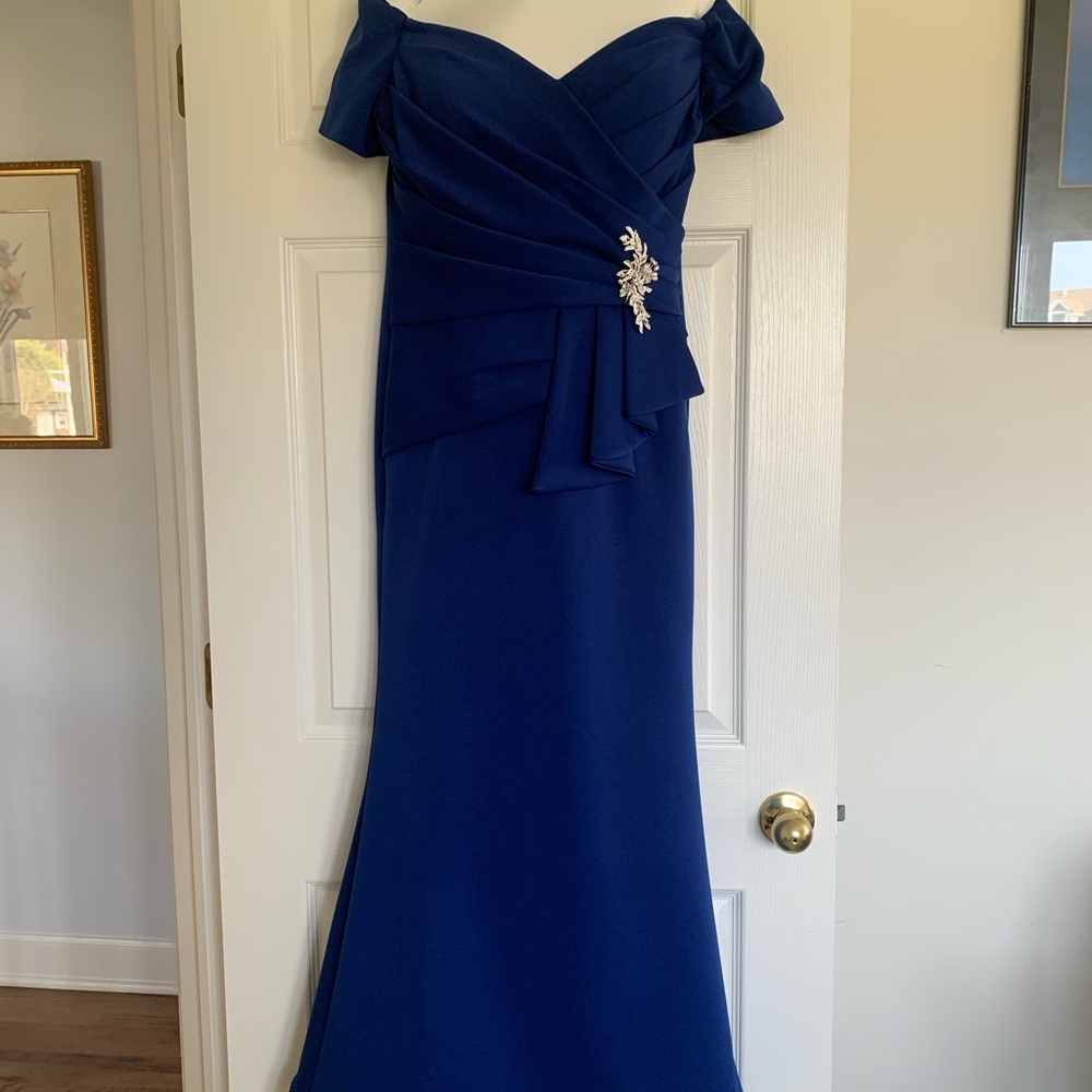 STUNNING Cameron Blake Royal Blue Off-Shoulder Gown - Picture 4 of 6